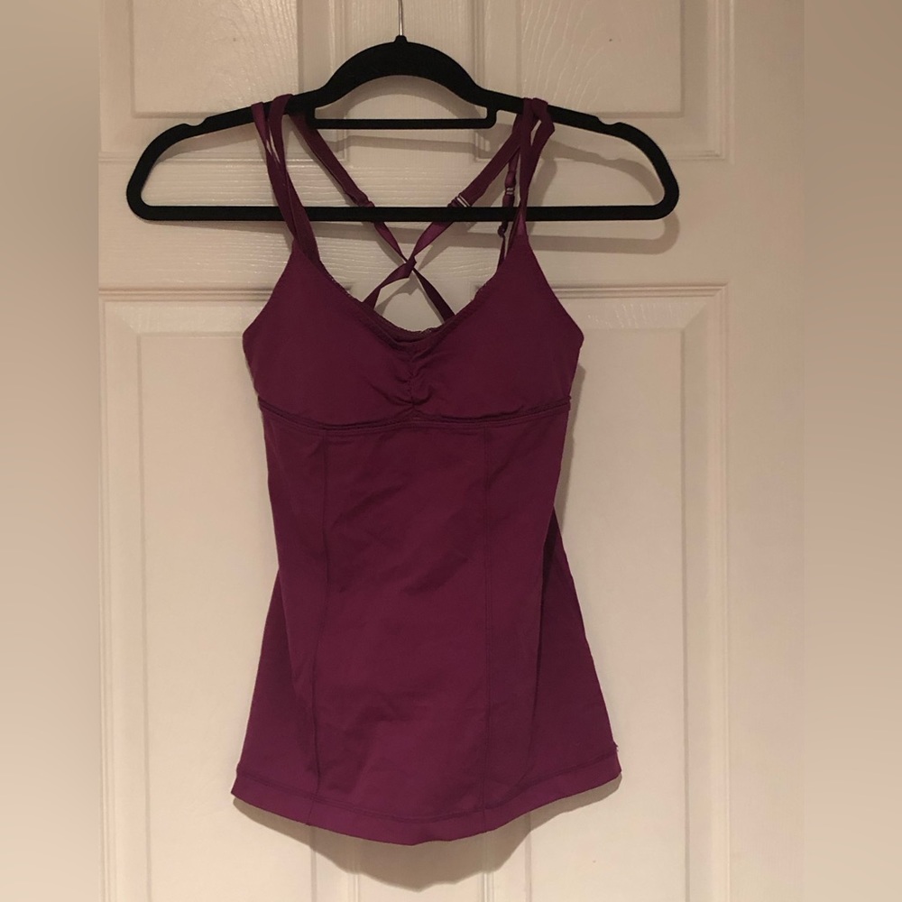 Lululemon workout top. Size small.